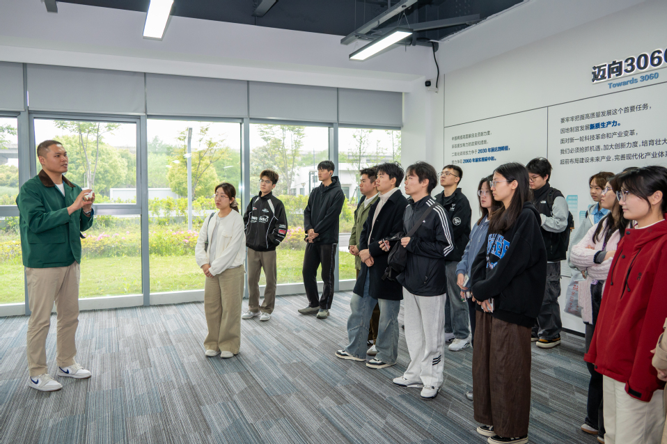 16877太阳集团师生赴上海融和元储能源有限公司参观学习